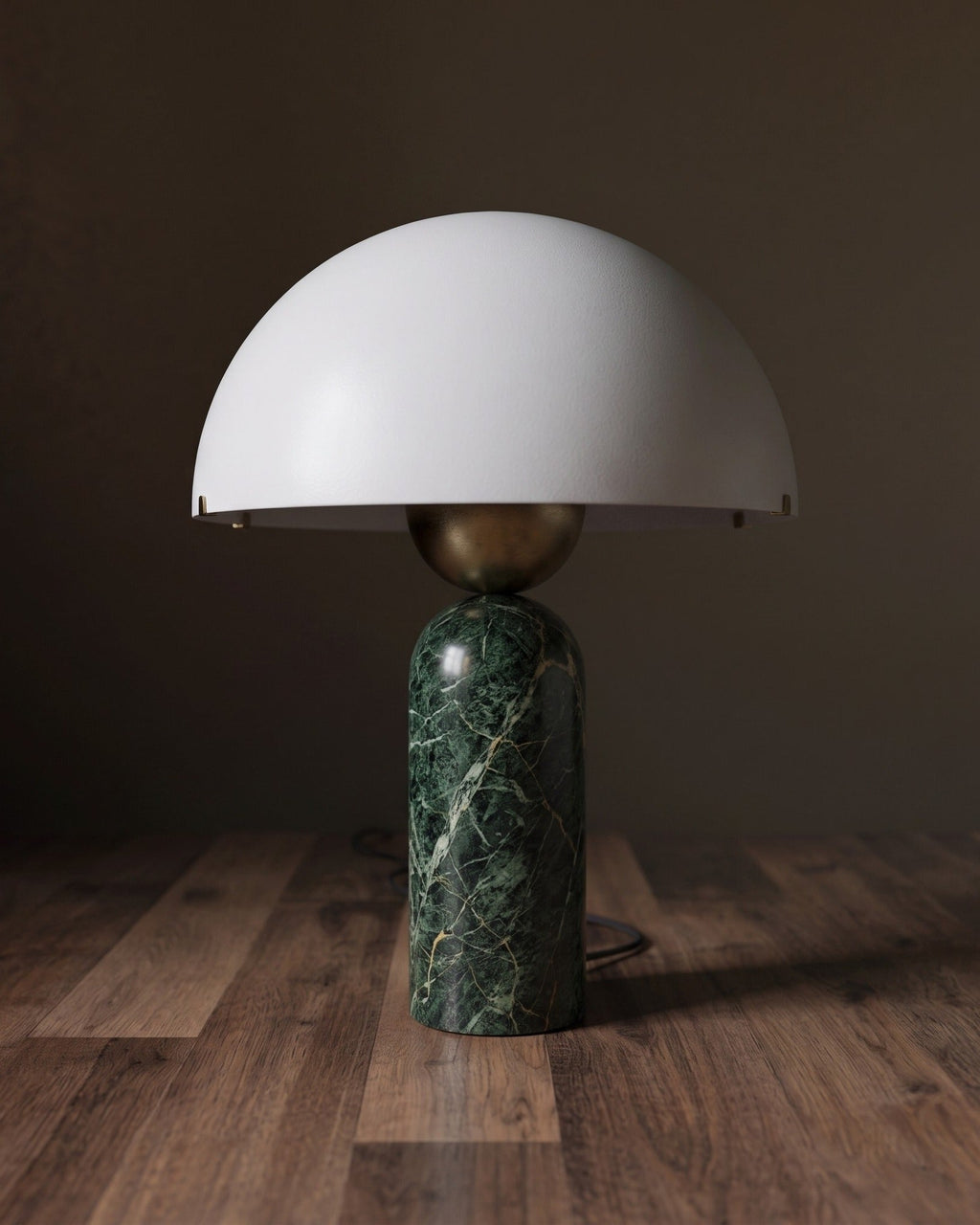 La lampe d'appoint Orion en marbre et laiton