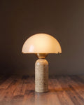 La lampe en travertin du pilier d'Aurélien