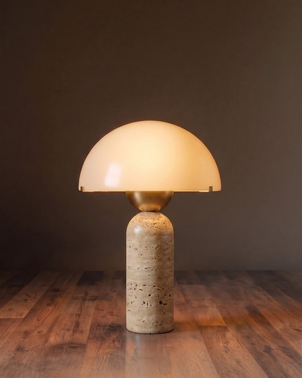 La lampe en travertin du pilier d'Aurélien