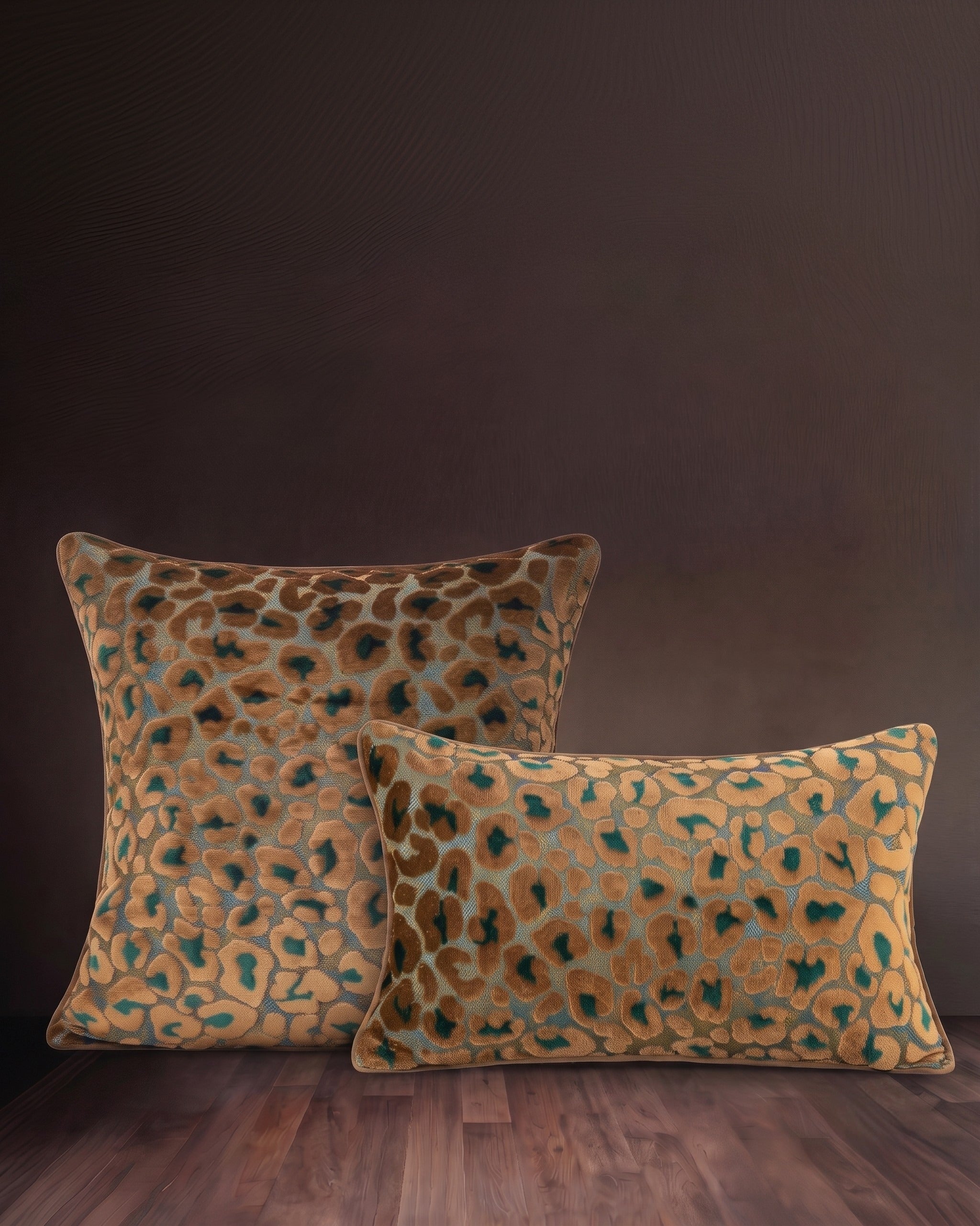Le coussin Serengeti en velours coupé saphir