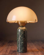 La lampe d'appoint Orion en marbre et laiton