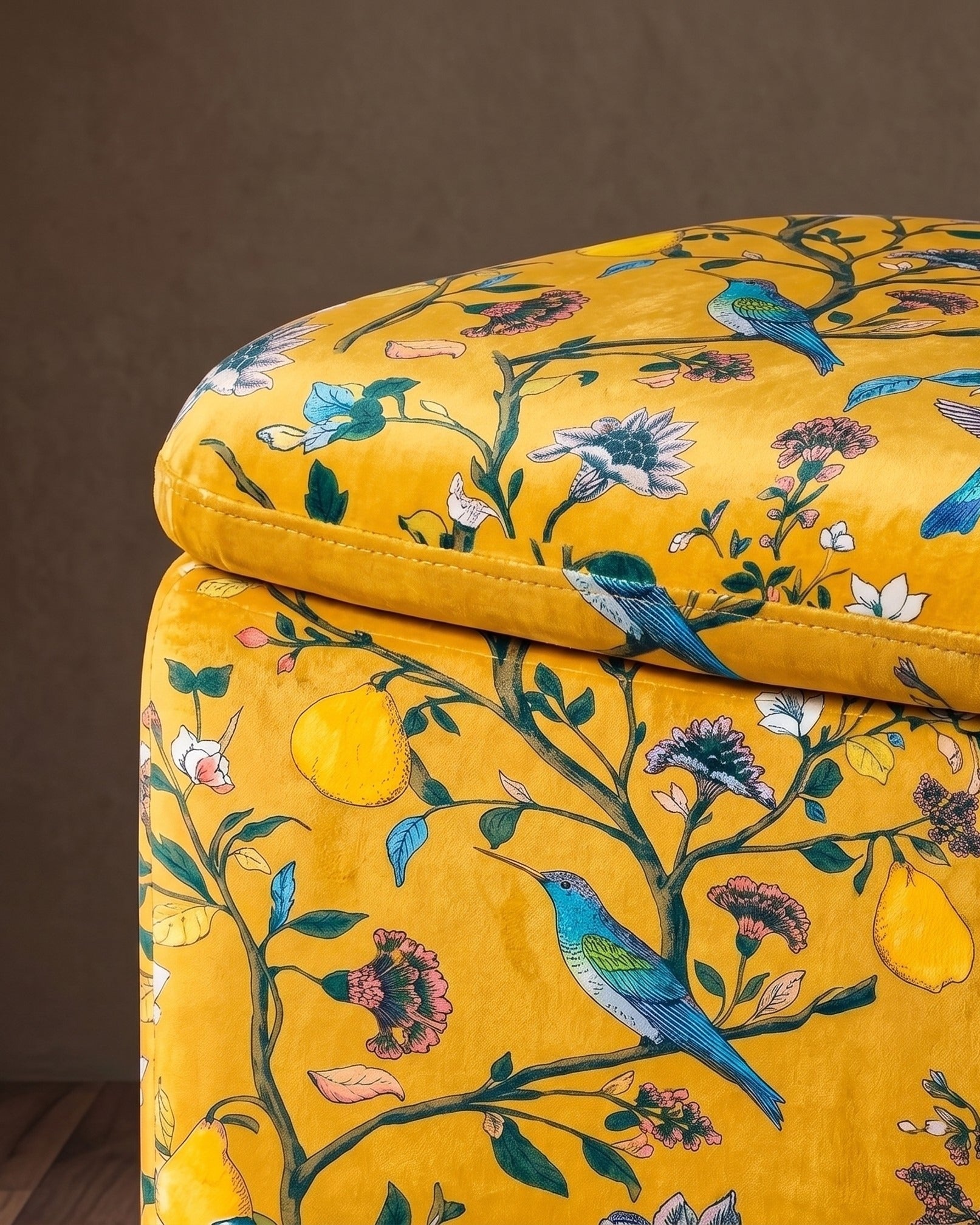 La table basse et les poufs gigognes Regal Botanica