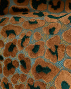 Le coussin Serengeti en velours coupé saphir
