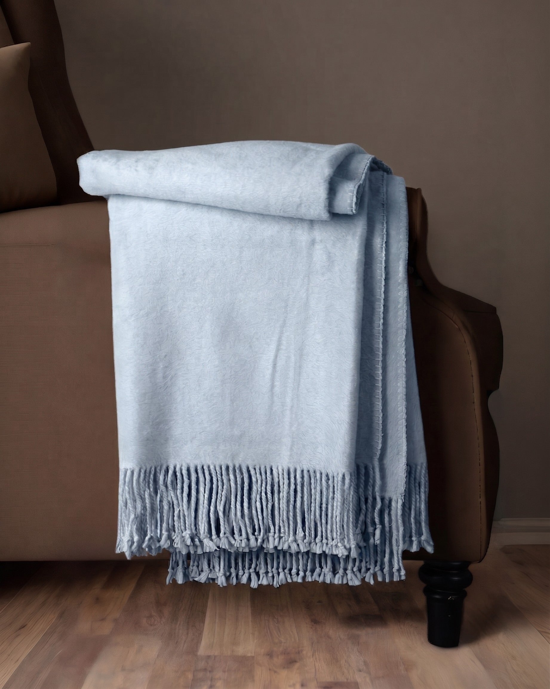Jeté en soie de mûrier à franges Cascadia – Bleu poudré