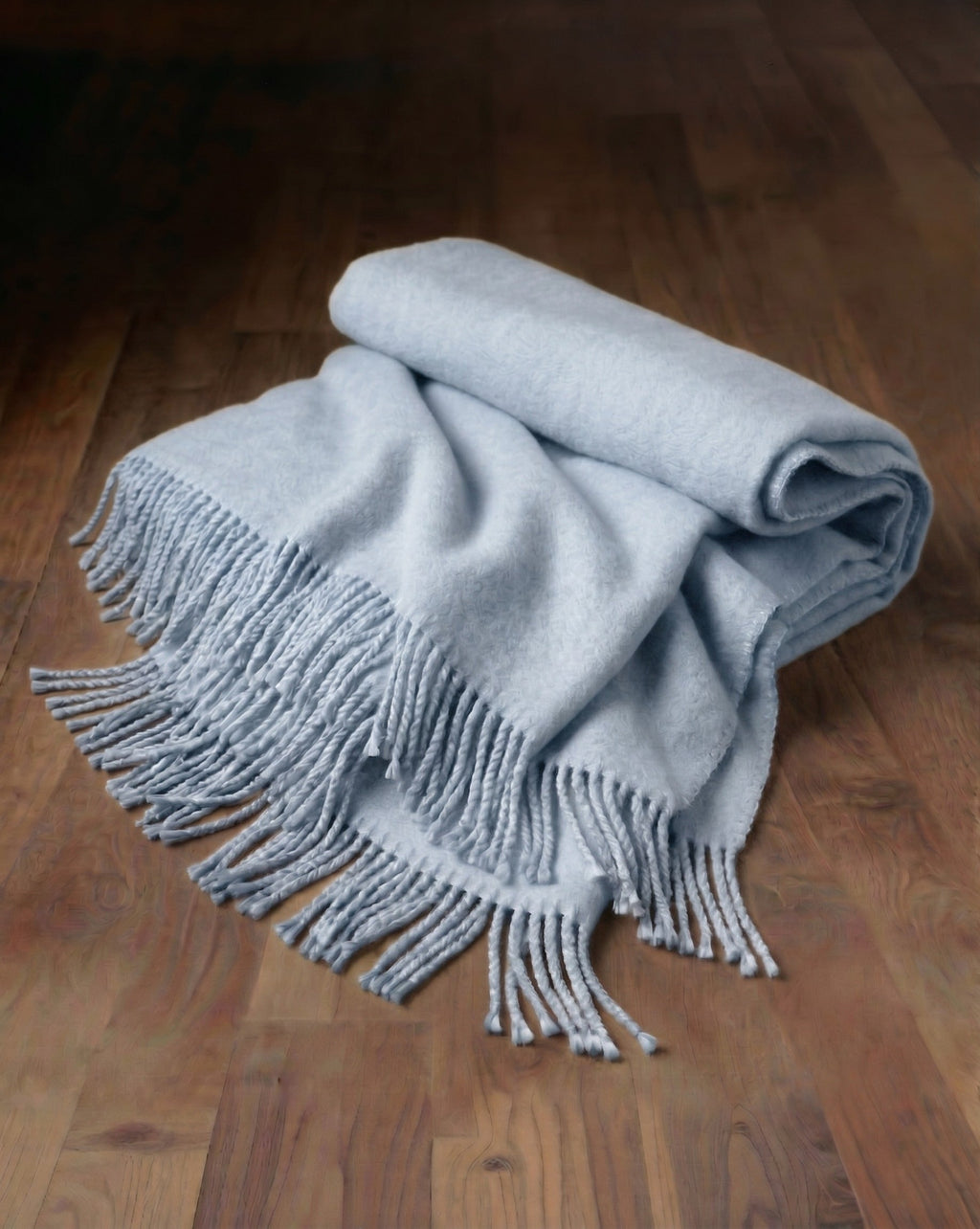 Jeté en soie de mûrier à franges Cascadia – Bleu poudré