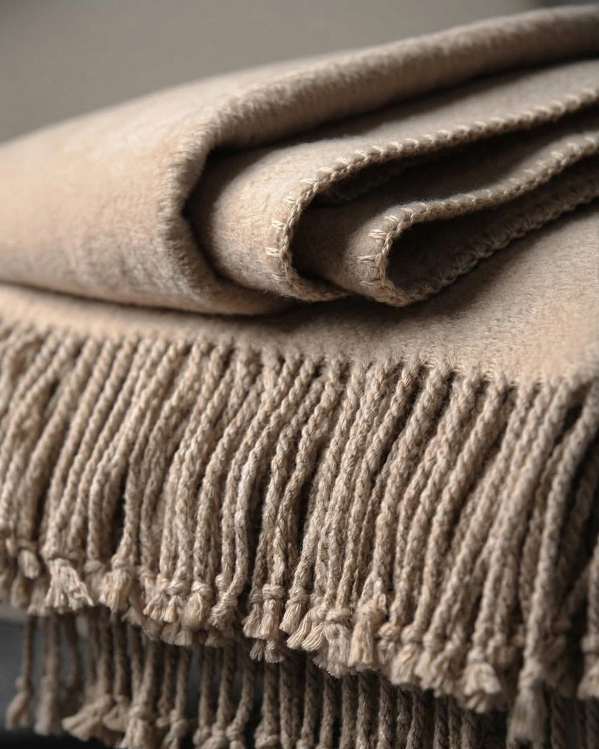 Plaid en soie frangée Cascata – Dune naturelle