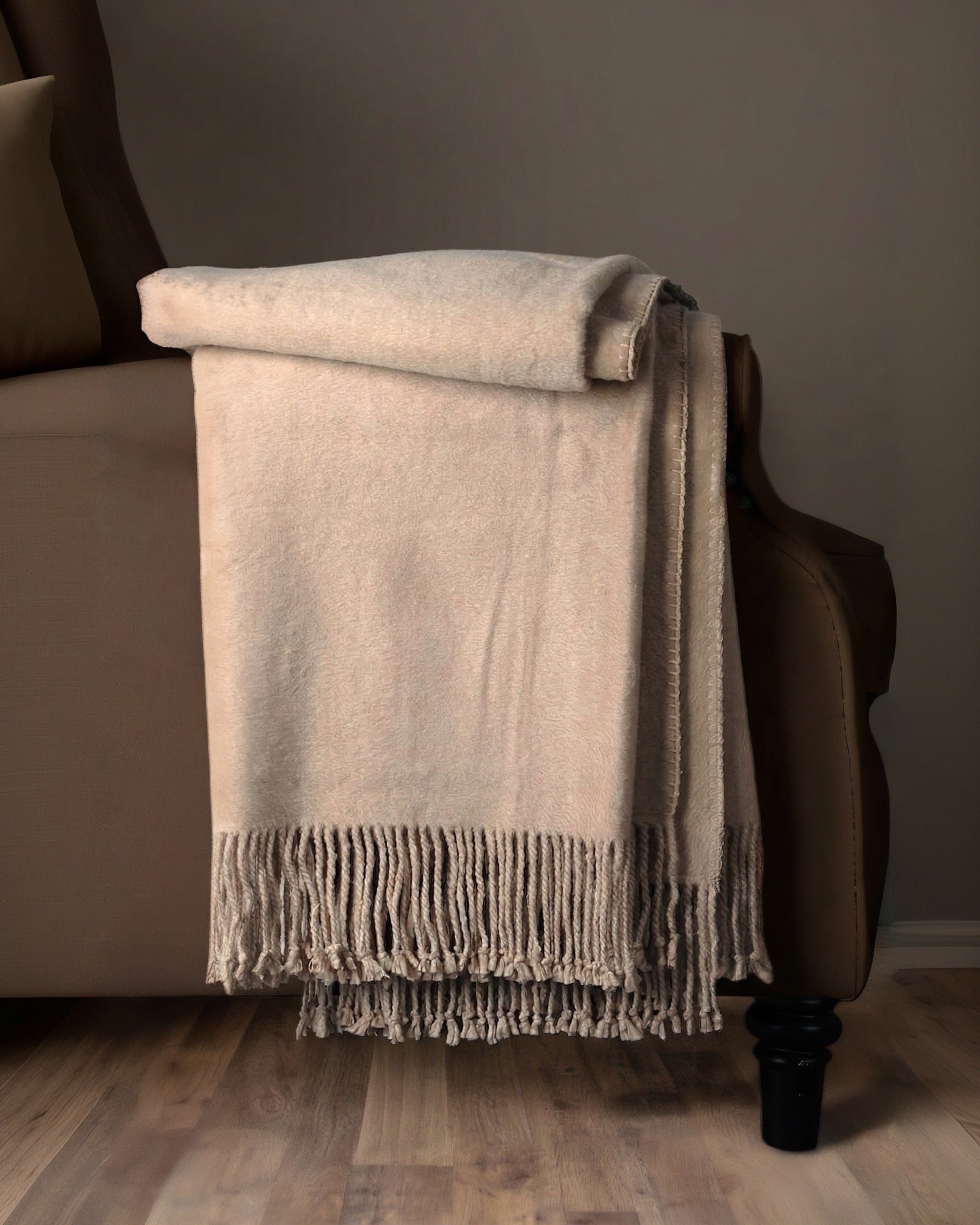 Plaid en soie frangée Cascata – Dune naturelle