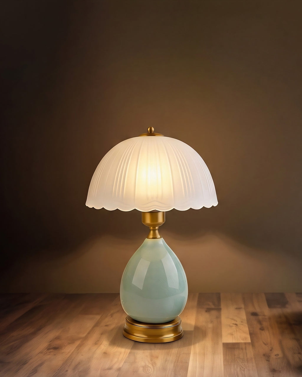 Lampe Aurelia en céramique céladon festonnée