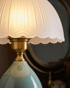 Lampe Aurelia en céramique céladon festonnée