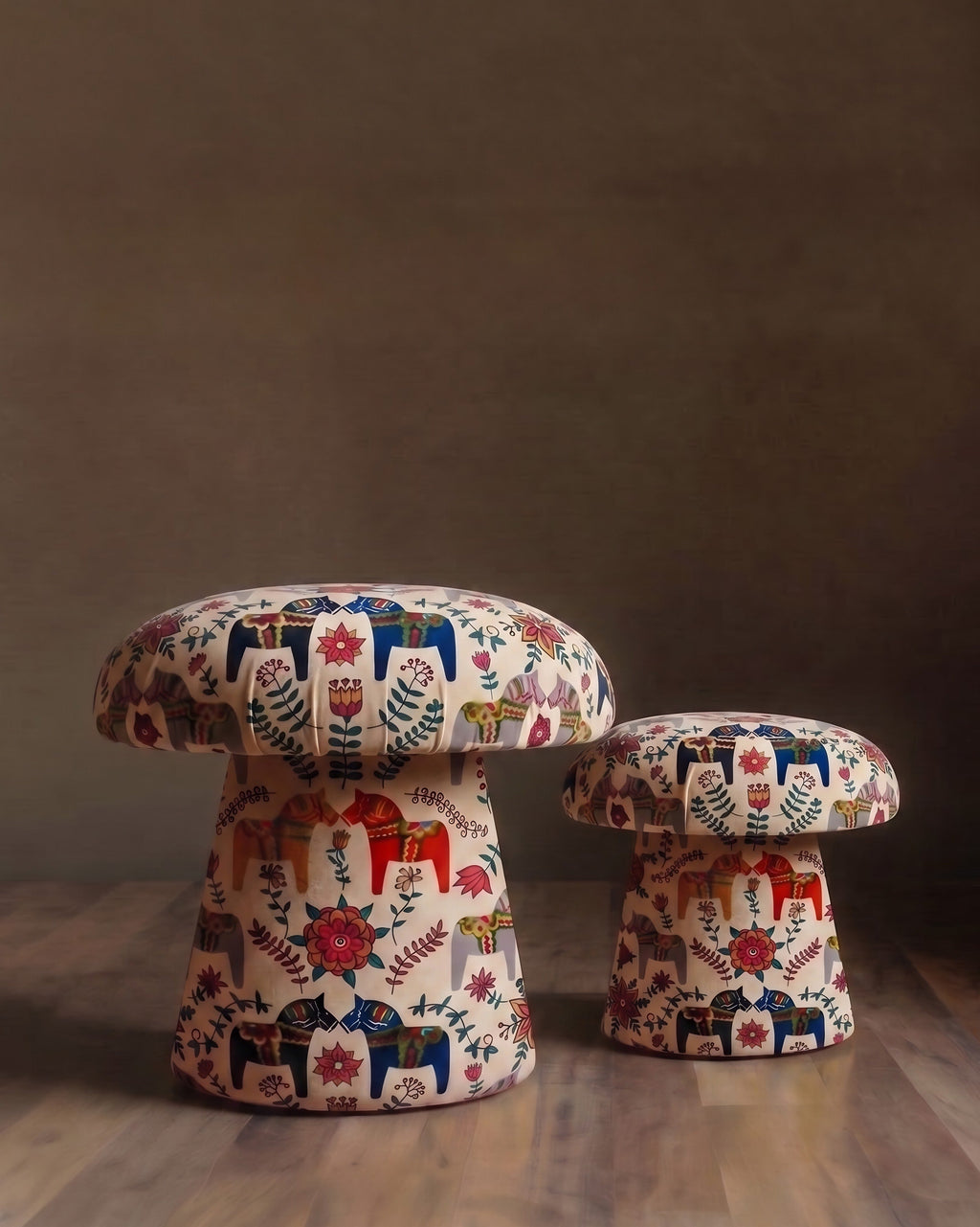 Le Tabouret Champignon de Stockholm | Édition Cheval de Dalécarlie