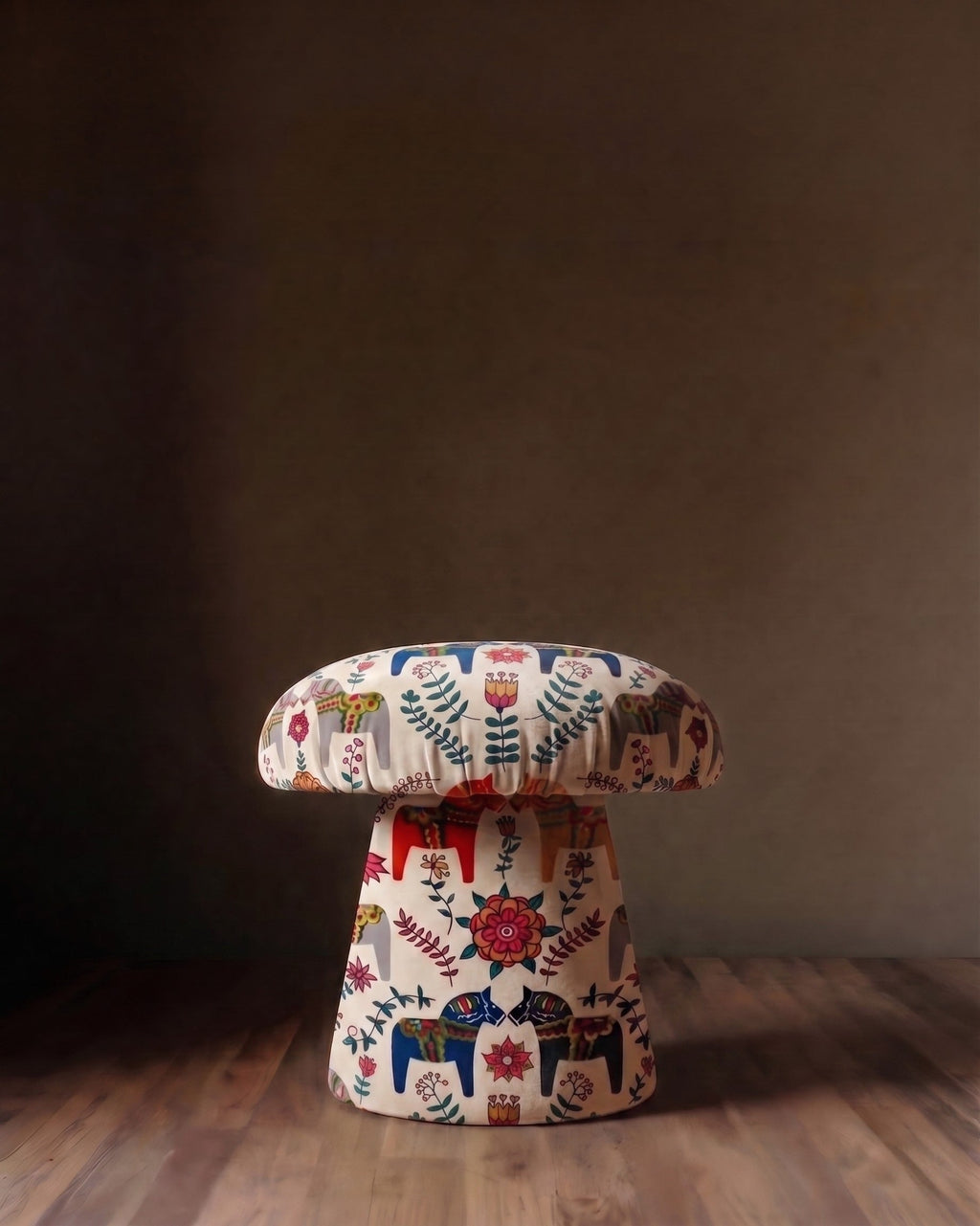 Le Tabouret Champignon de Stockholm | Édition Cheval de Dalécarlie