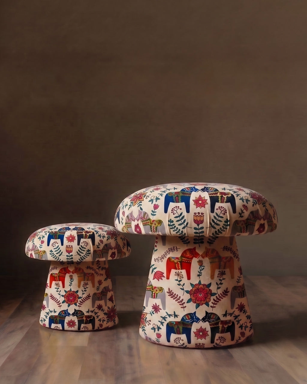 Le Tabouret Champignon de Stockholm | Édition Cheval de Dalécarlie