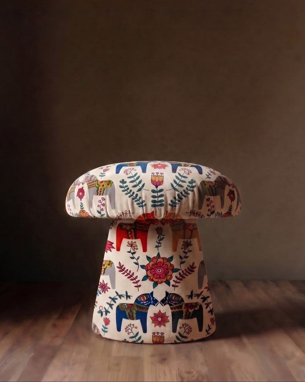 Le Tabouret Champignon de Stockholm | Édition Cheval de Dalécarlie