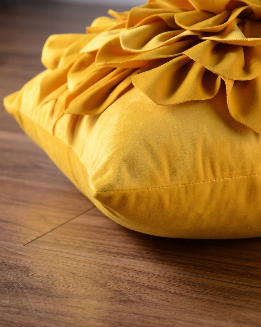 Le Coussin en Velours Fleuri Chrysanthème