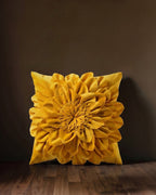 Le Coussin en Velours Fleuri Chrysanthème