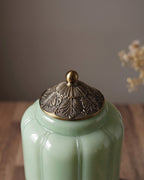 Lampe de table en verre opale Verdant Heirloom