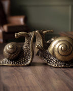 Trio de figurines d'escargots en laiton vieilli artisanal