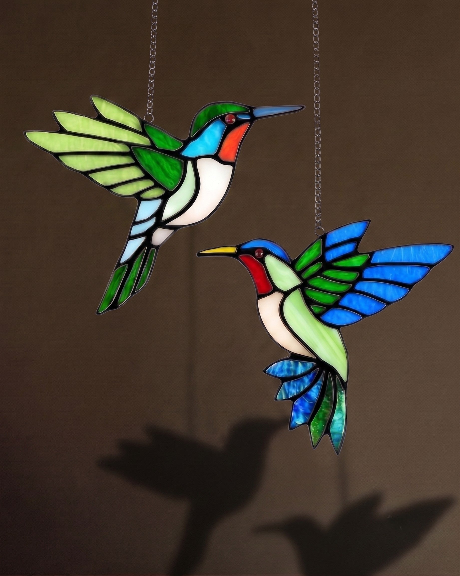 Colibris vitraux Aero : Sculptures lumineuses architecturales et pour fenêtres en cuivre faites à la main