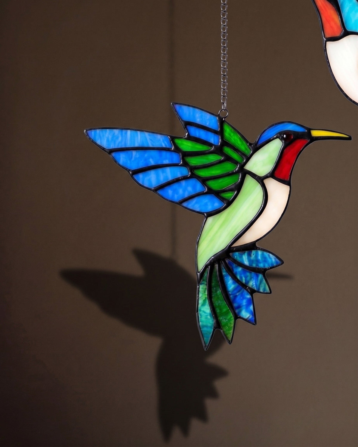 Colibris vitraux Aero : Sculptures lumineuses architecturales et pour fenêtres en cuivre faites à la main