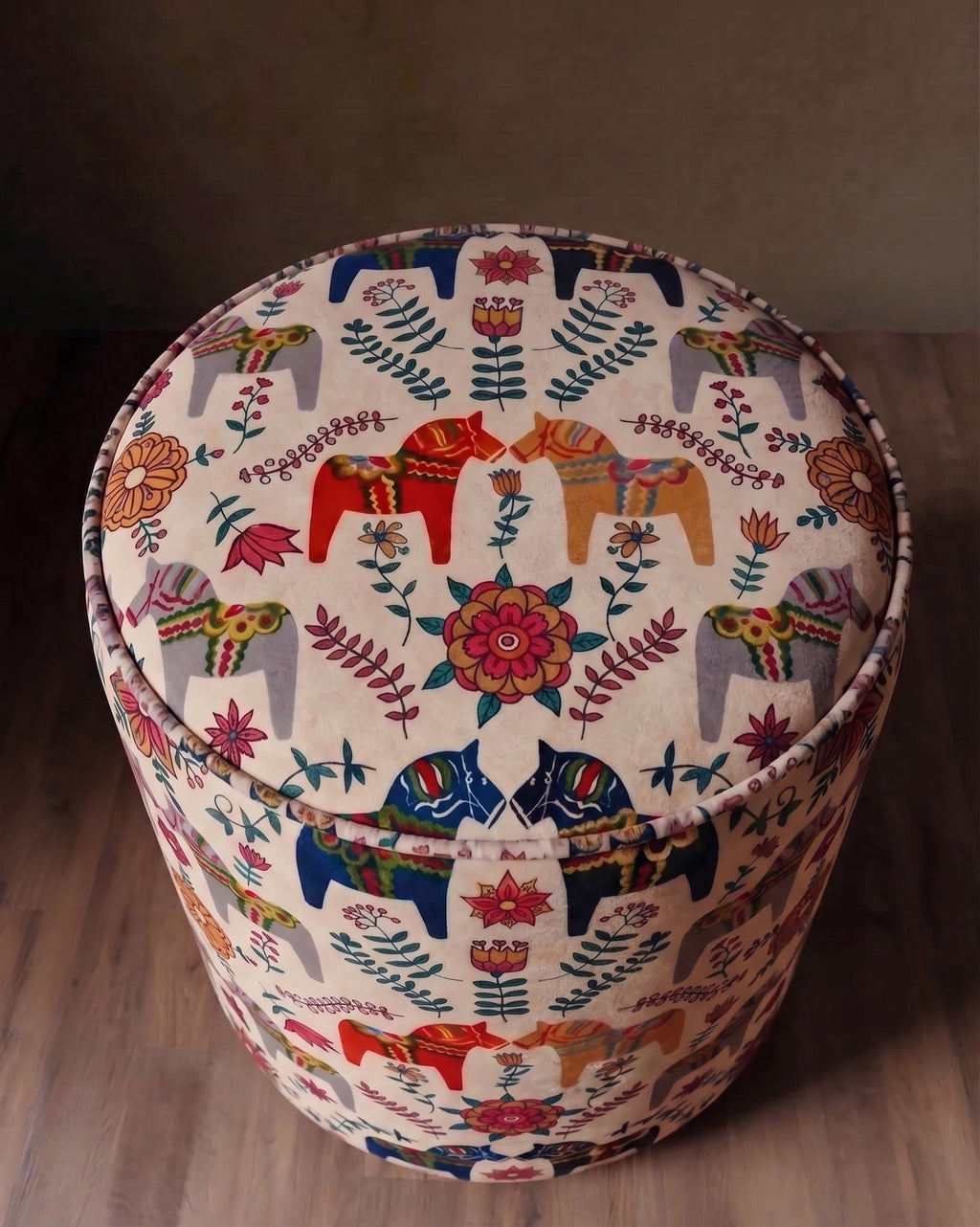 L'ottoman Stockholm | Édition cheval de Dalécarlie