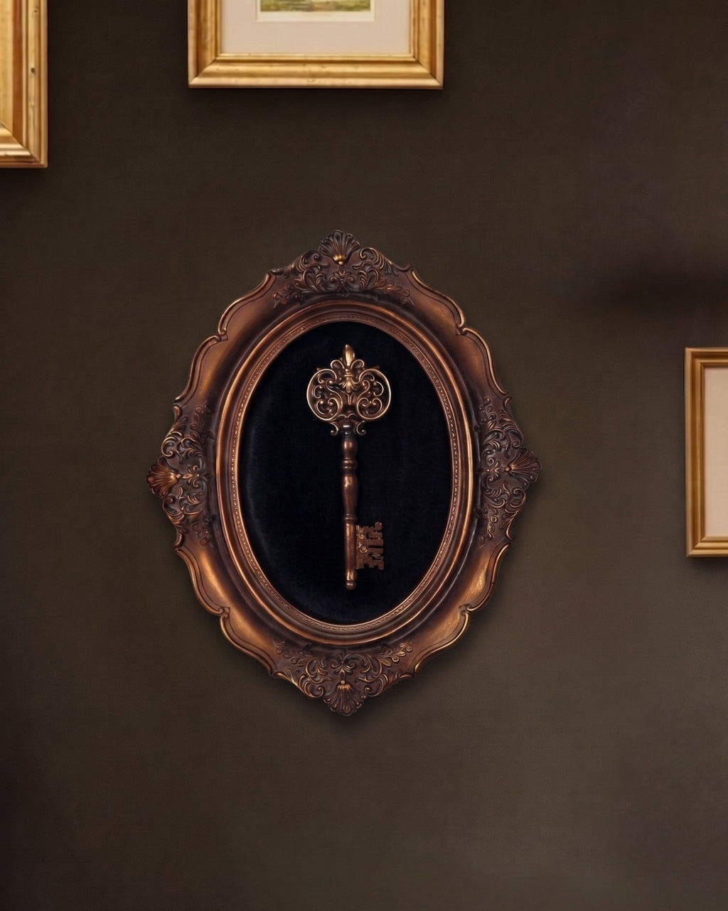 La sculpture murale vintage embossée The Curated Key