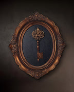 La sculpture murale vintage embossée The Curated Key