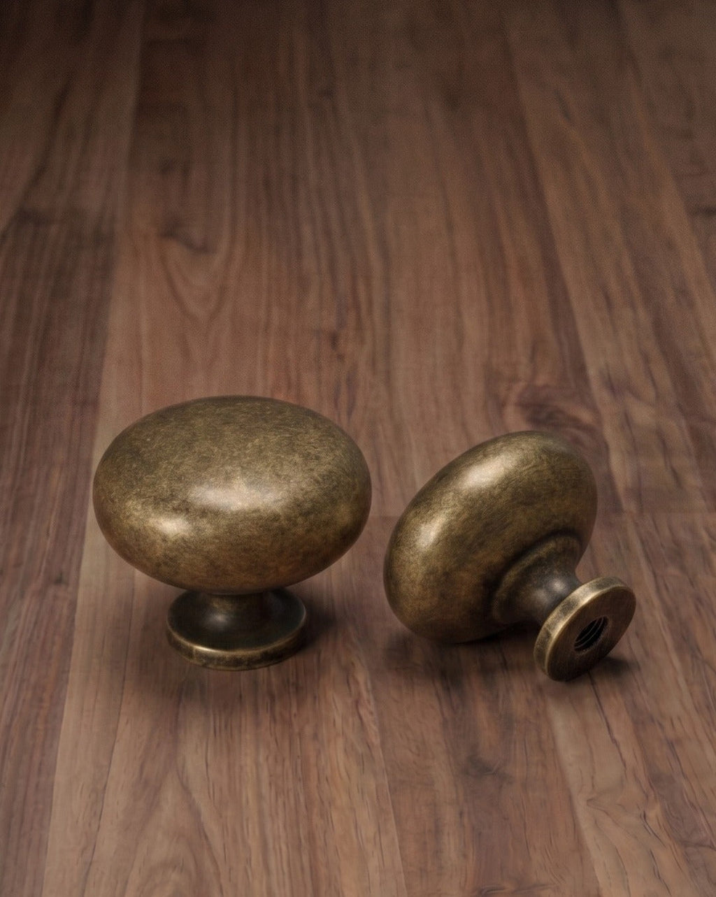Le bouton de meuble Aethelred en laiton antique