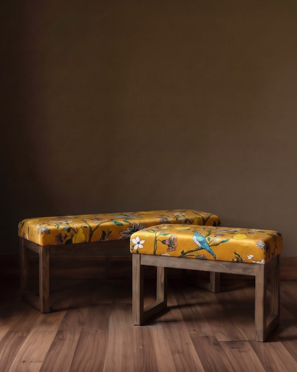 Petit banc rembourré en velours La Serre de la Reine