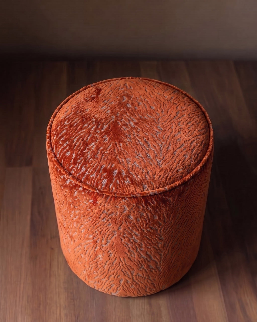 Le pouf-tambour Terracina en velours de Bourgogne