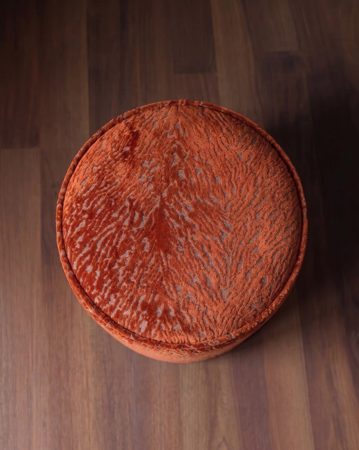 Le pouf-tambour Terracina en velours de Bourgogne