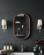 Le miroir perlé artisanal ovale Rowan en chêne naturel