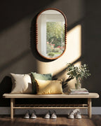 Le miroir perlé artisanal ovale Rowan en chêne naturel