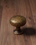 Le bouton de meuble Aethelred en laiton antique