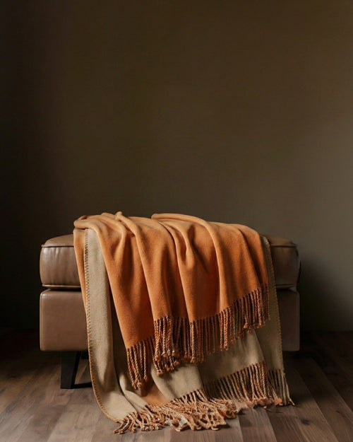 Un Souffle de Confort Naturel : Plaid en Soie de Mûrier Frangé - Terracotta/Camel