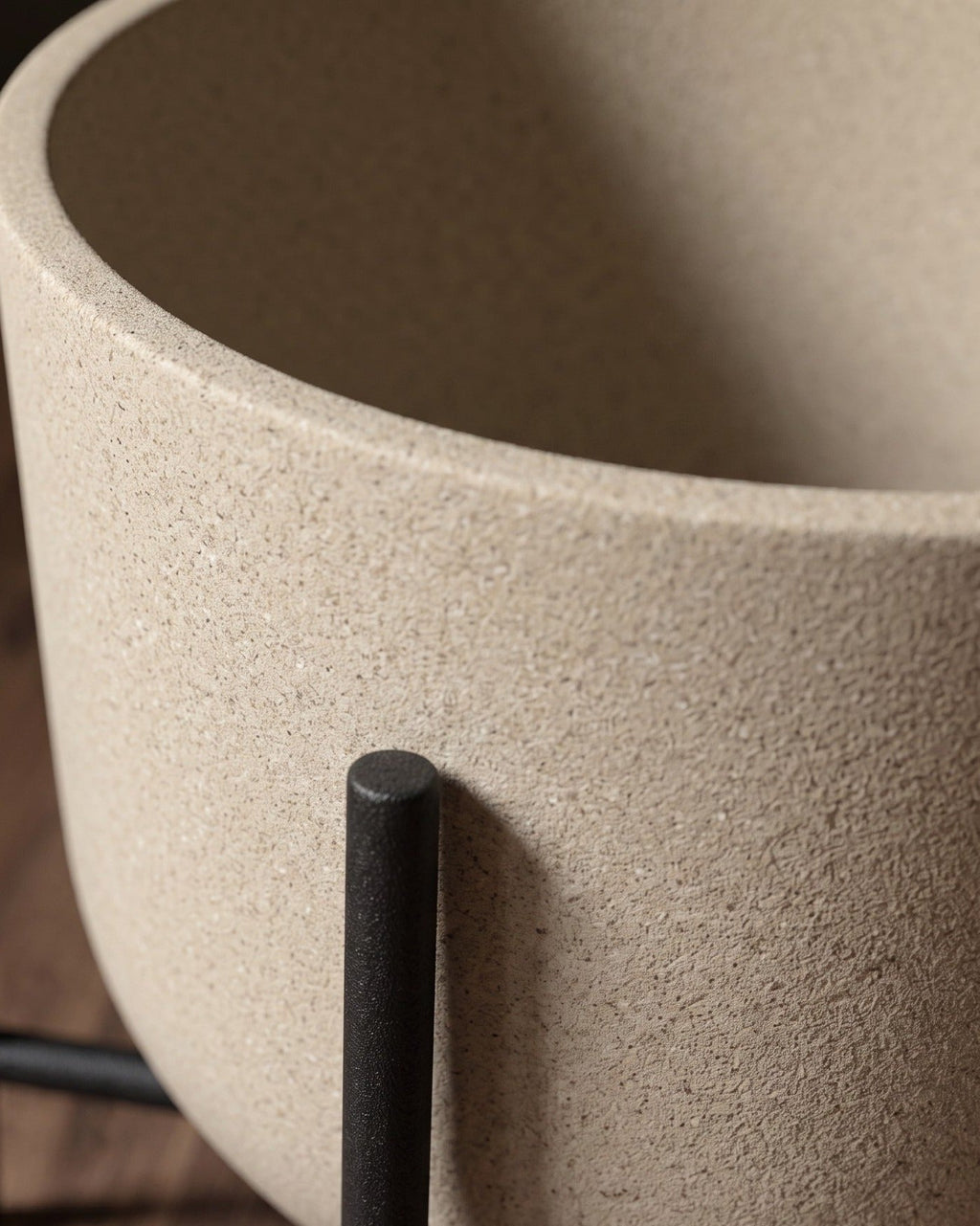 Le vase surélevé et son support architectural Lima - Collection Mason