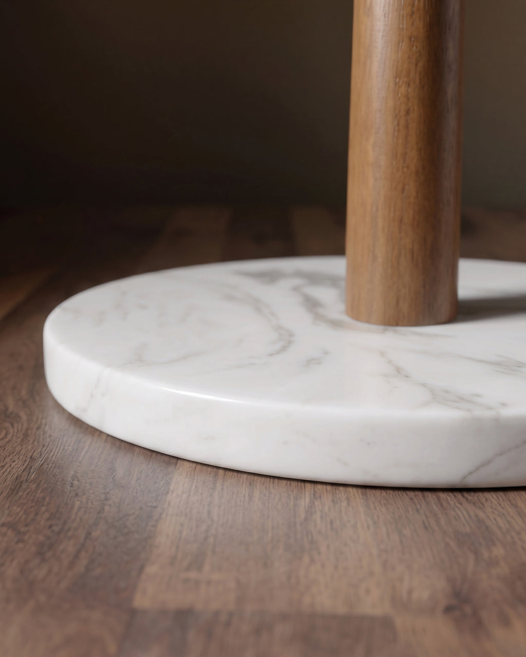 Le porte-essuie-tout de comptoir Carrara & Wood
