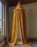 Le dais de velours doré botanique de la Serre de la Reine