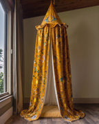 Le dais de velours doré botanique de la Serre de la Reine