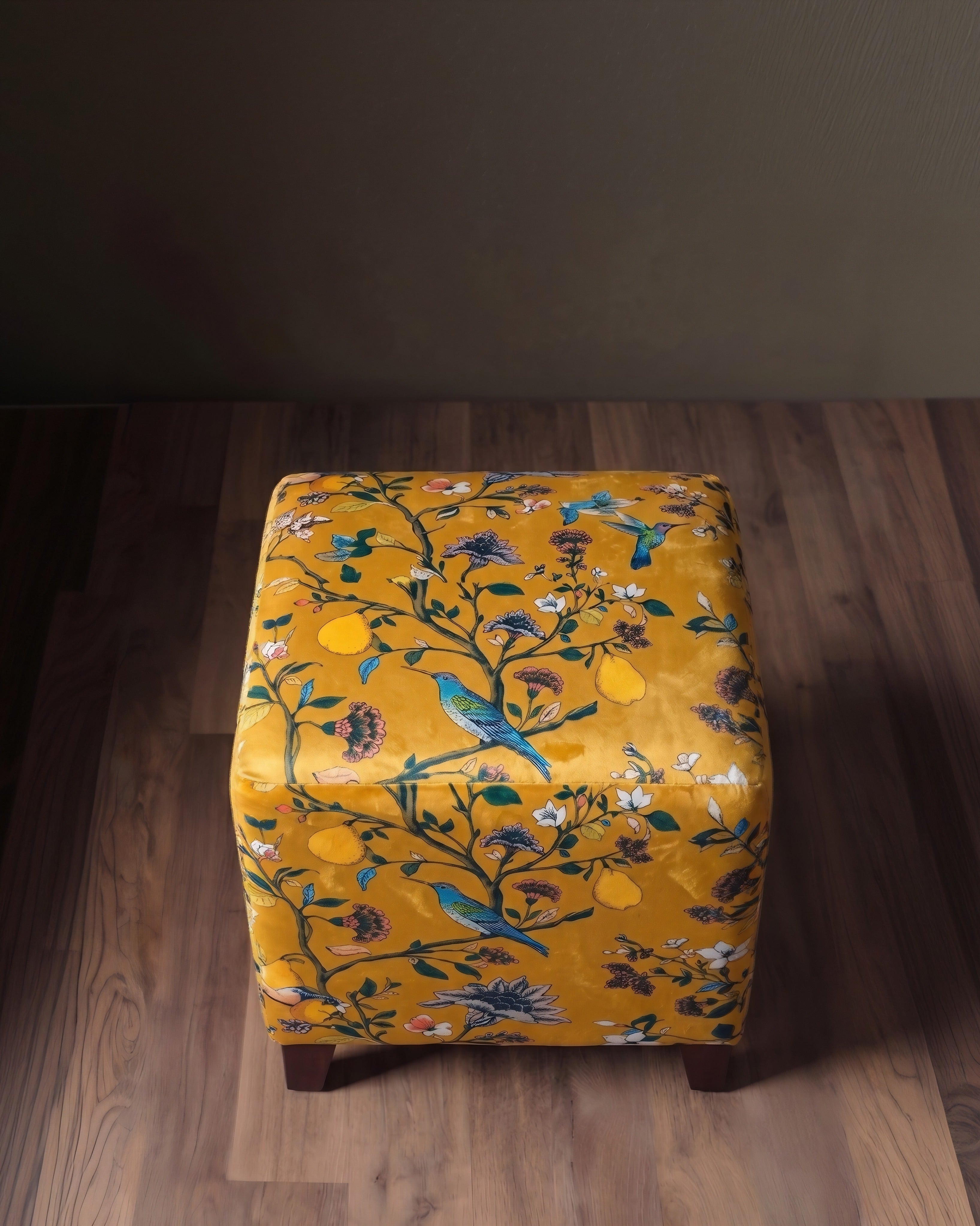 Le Pouf Repose-pieds en Velours Serre de la Reine