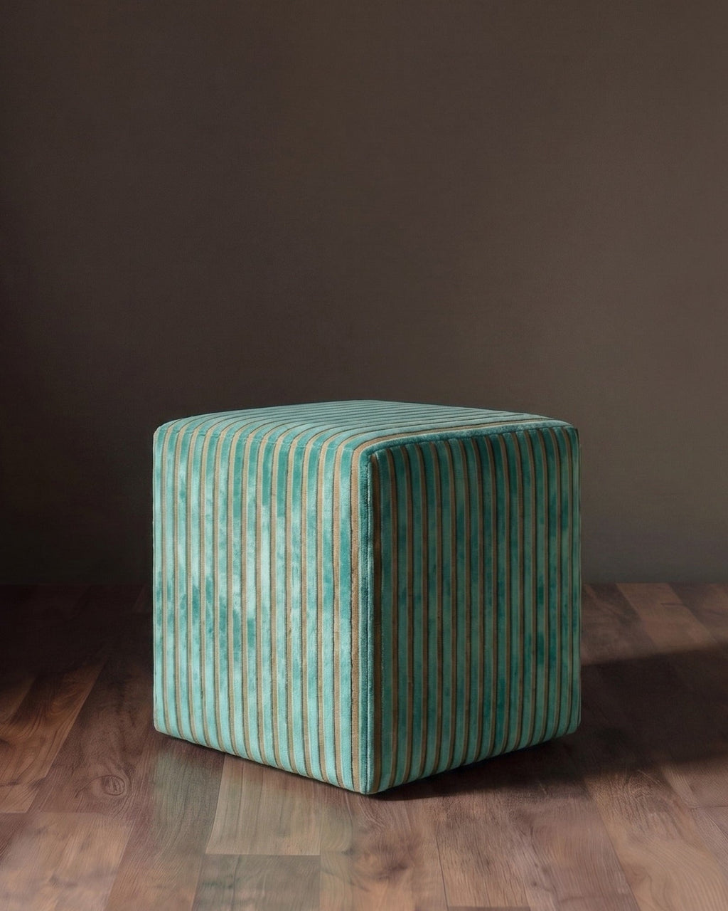 Barnaby, pouf carré en velours