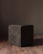 Barnaby, pouf carré en velours