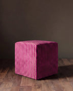 Barnaby, pouf carré en velours