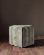 Barnaby, pouf carré en velours