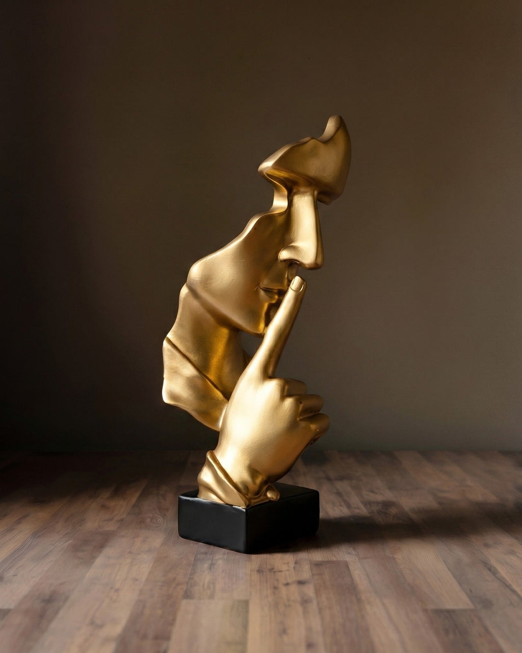 Décoration de pièce : La sculpture du Penseur silencieux