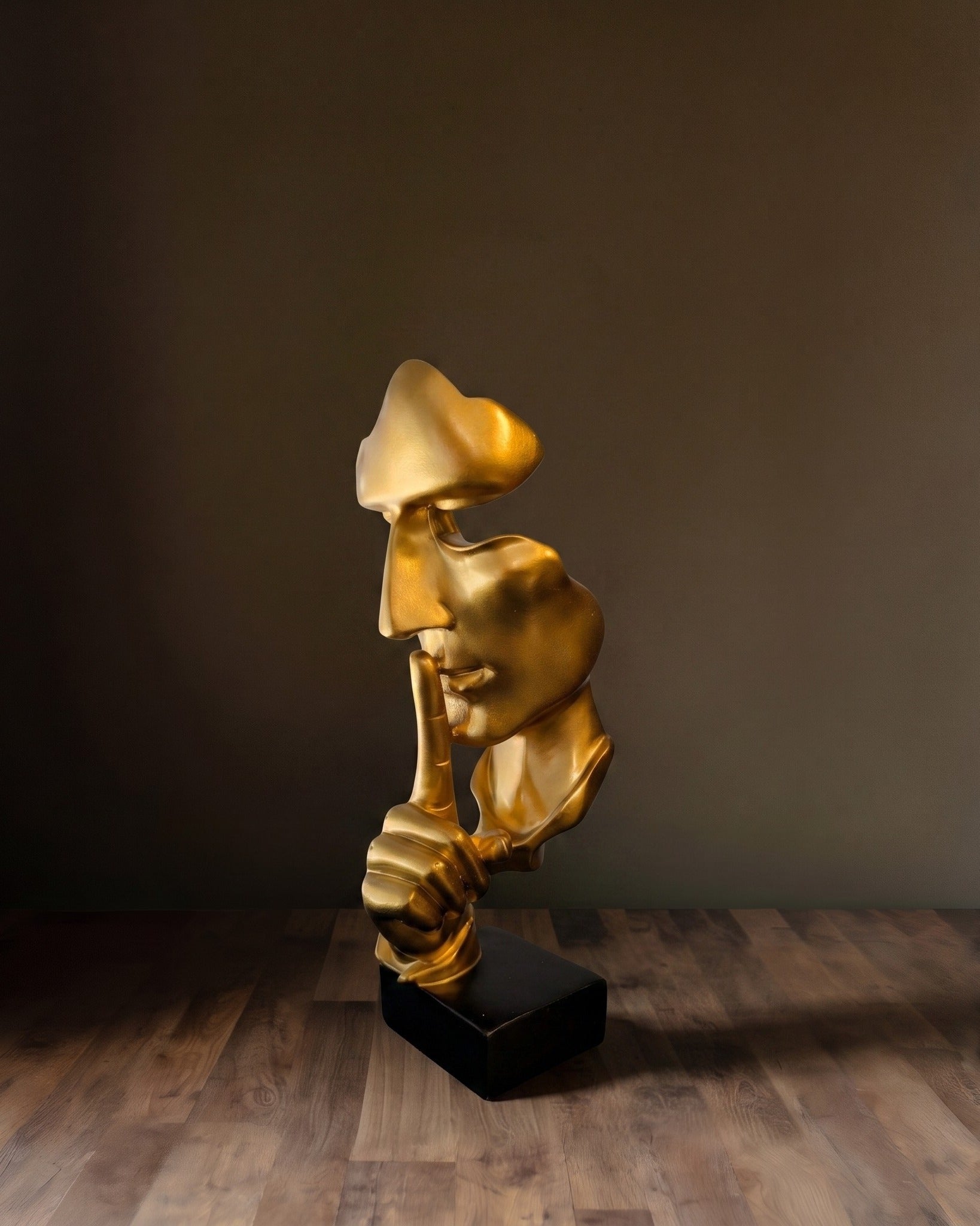Décoration de pièce : La sculpture du Penseur silencieux