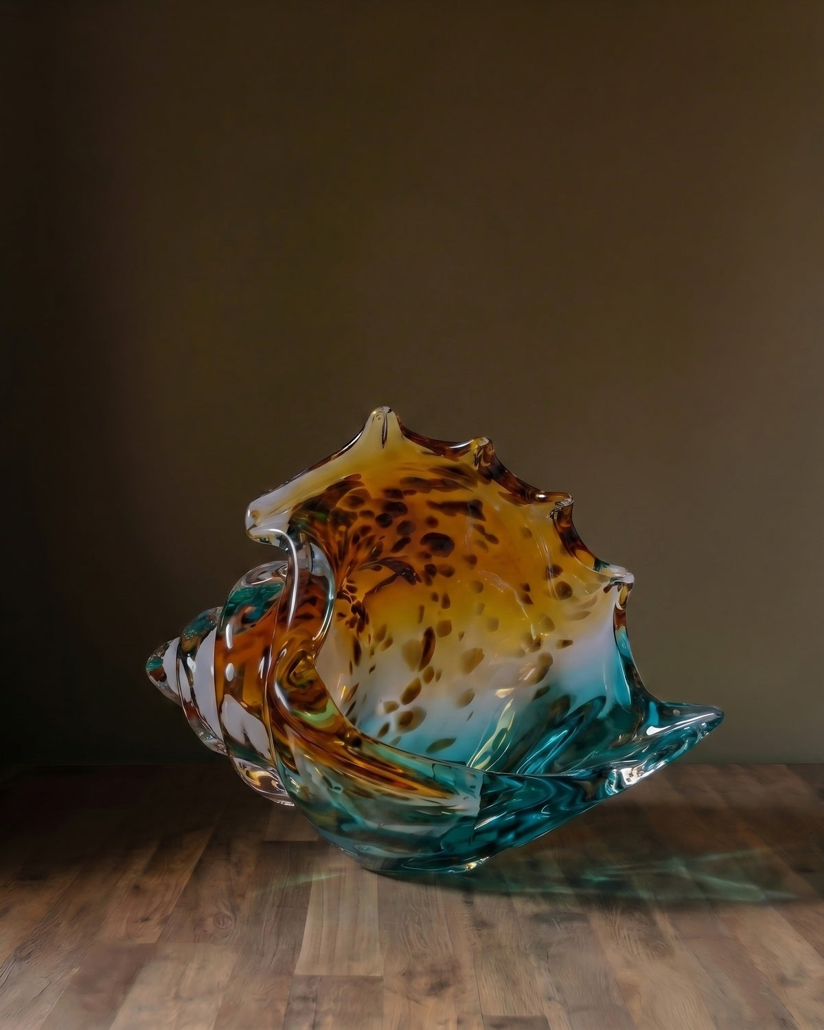 La Crête de Triton : Sculpture de Conque en Verre Soufflé Main