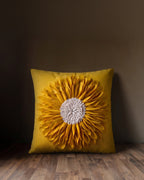 Le coussin d'appoint texturé Marigold Bloom