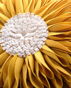 Le coussin d'appoint texturé Marigold Bloom
