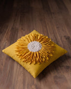 Le coussin d'appoint texturé Marigold Bloom
