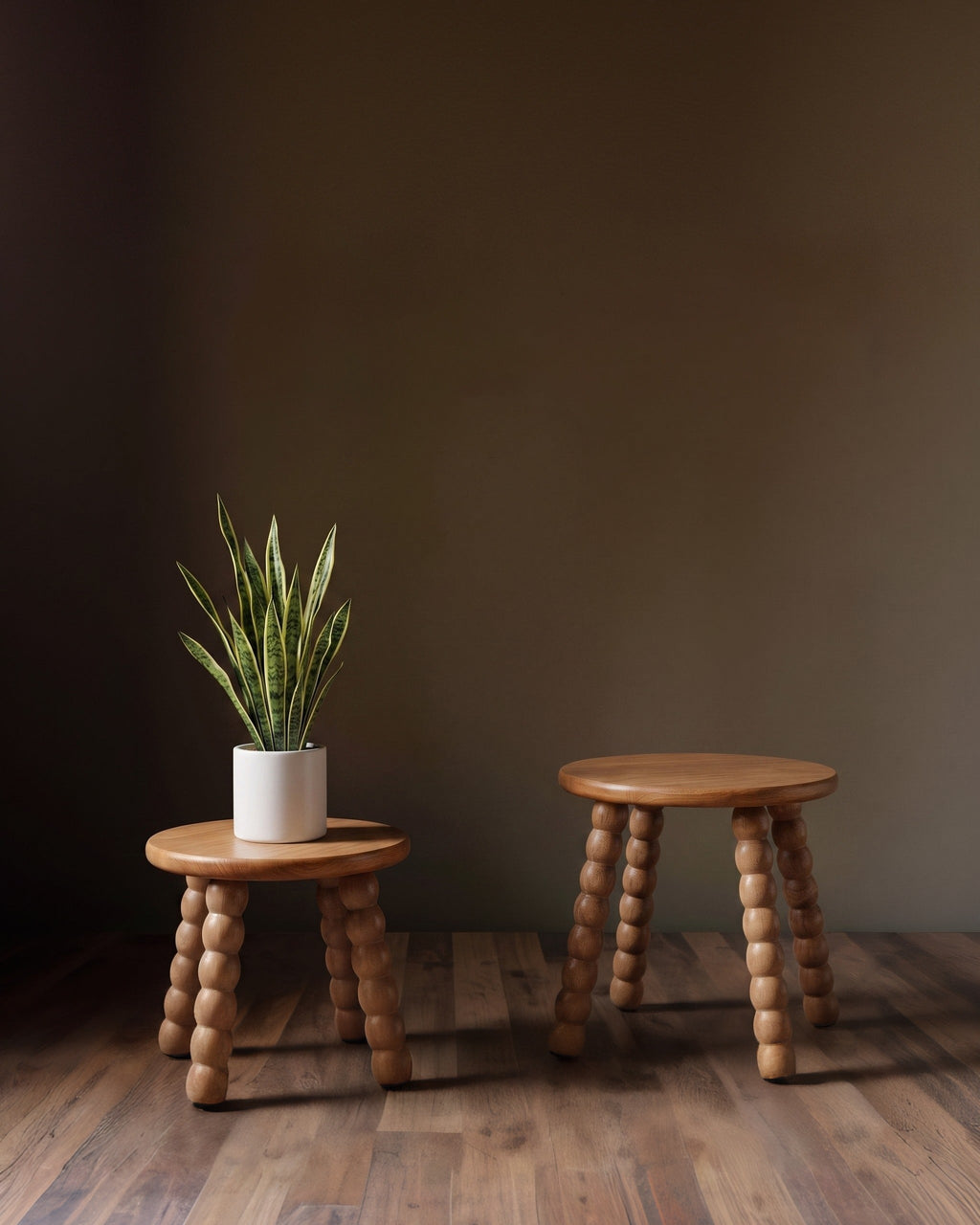Le tabouret d'appoint et le piédestal Bobbin Column